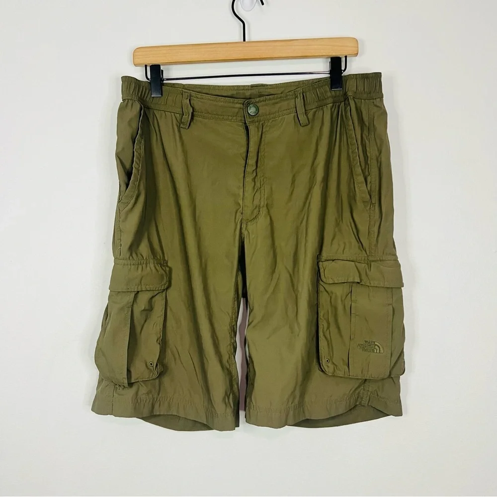 The North Face Green Lightweight Cargo Shorts 32W